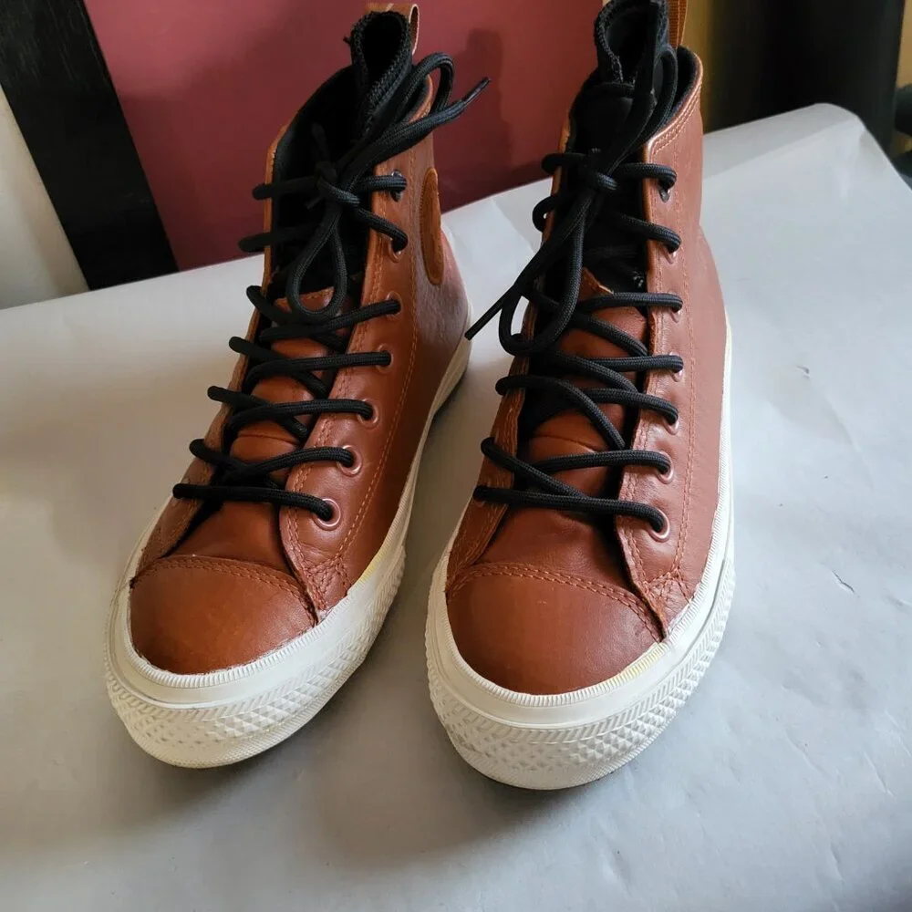 NWOT WATERPROOF LEATHER CONVERSE CHUCK TAYLOR HIGH TOPS UNISEX M-5 W-7